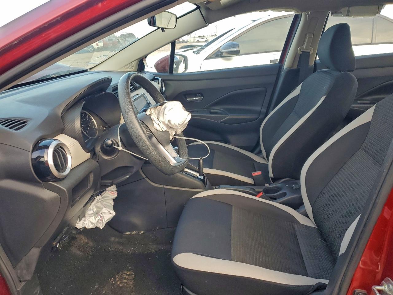 2020 NISSAN VERSA SV photo 7