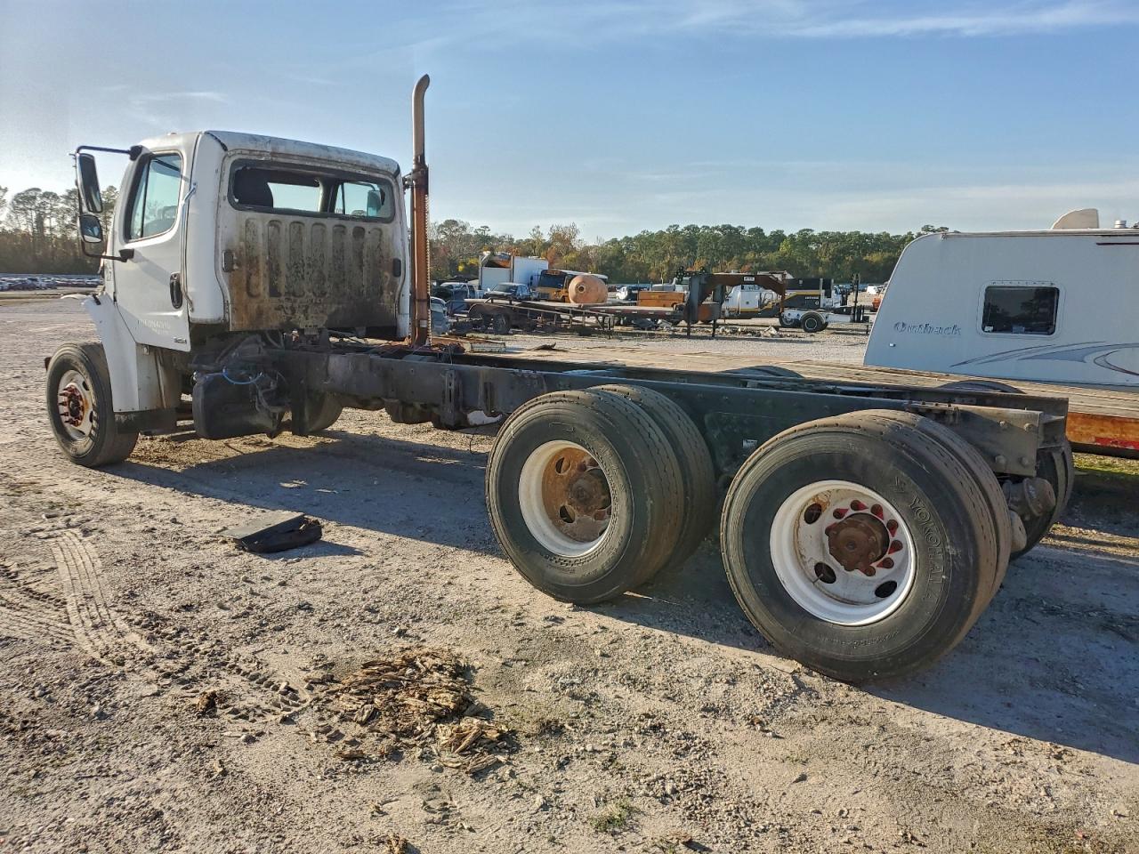 2011 FREIGHTLINER BUSINESS CLASS M2 TRUCK CAB ANDCHASSIS photo 3