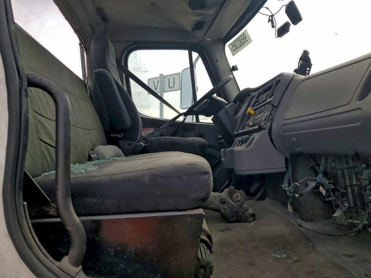 2011 FREIGHTLINER BUSINESS CLASS M2 TRUCK CAB ANDCHASSIS photo 5