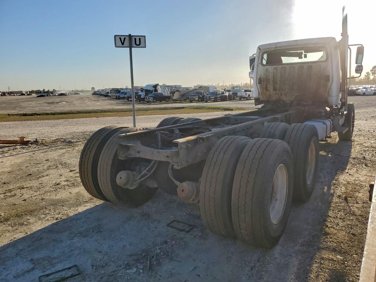 2011 FREIGHTLINER BUSINESS CLASS M2 TRUCK CAB ANDCHASSIS photo 4
