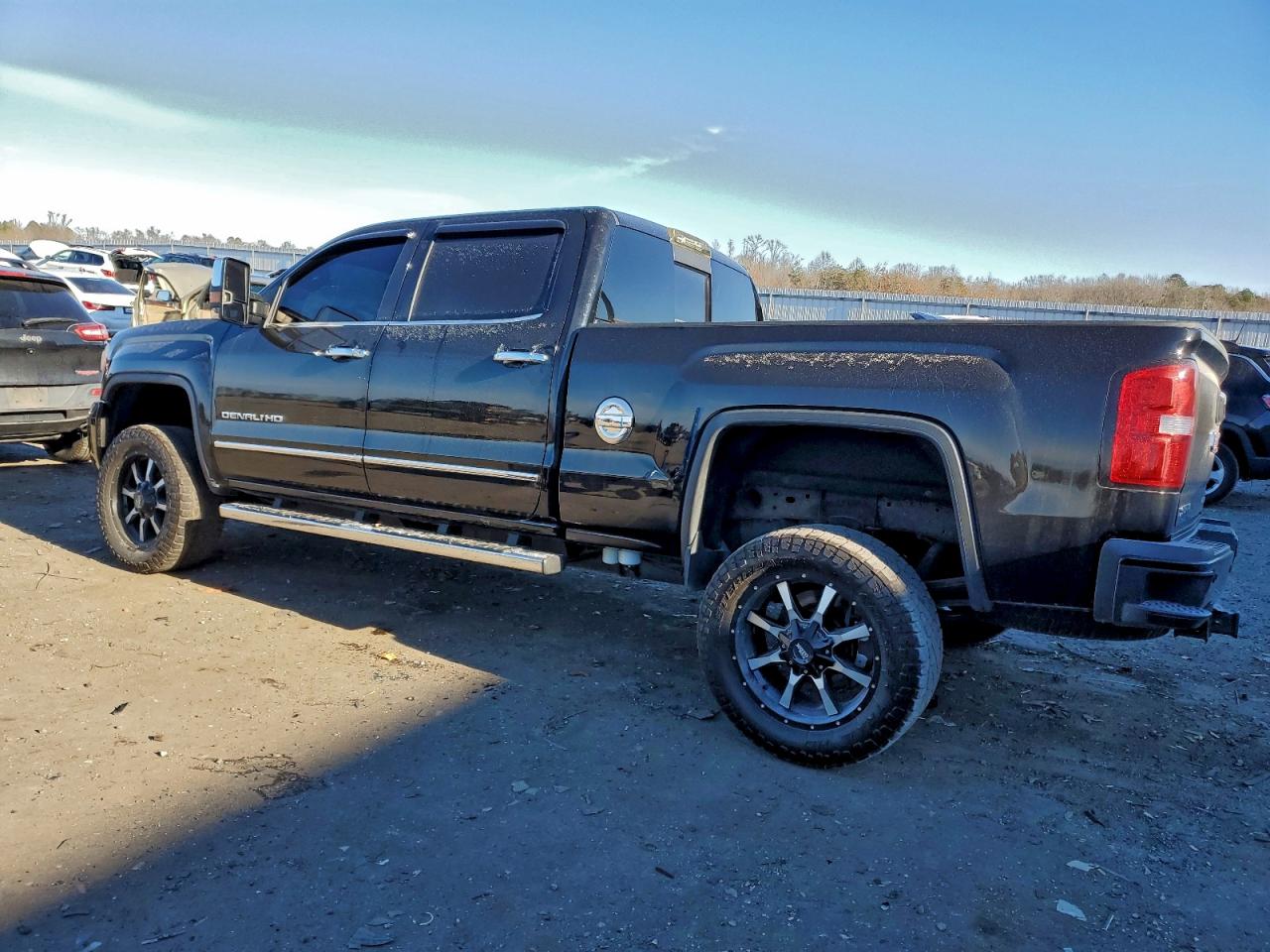 2015 GMC SIERRA K2500 DENALI photo 3