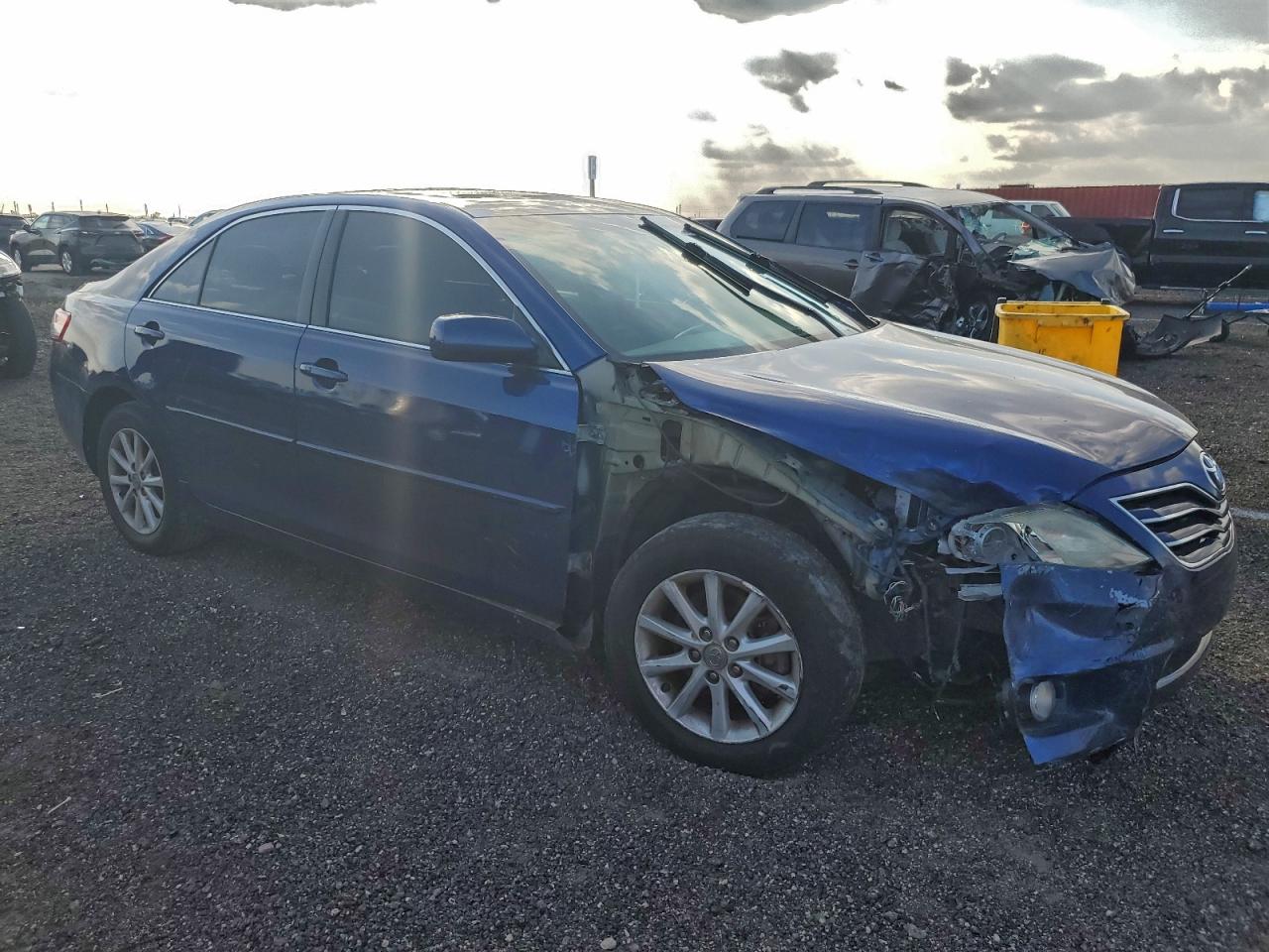2011 TOYOTA CAMRY BASE photo 4