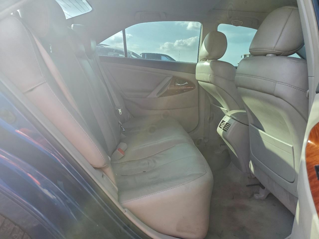 2011 TOYOTA CAMRY BASE photo 10