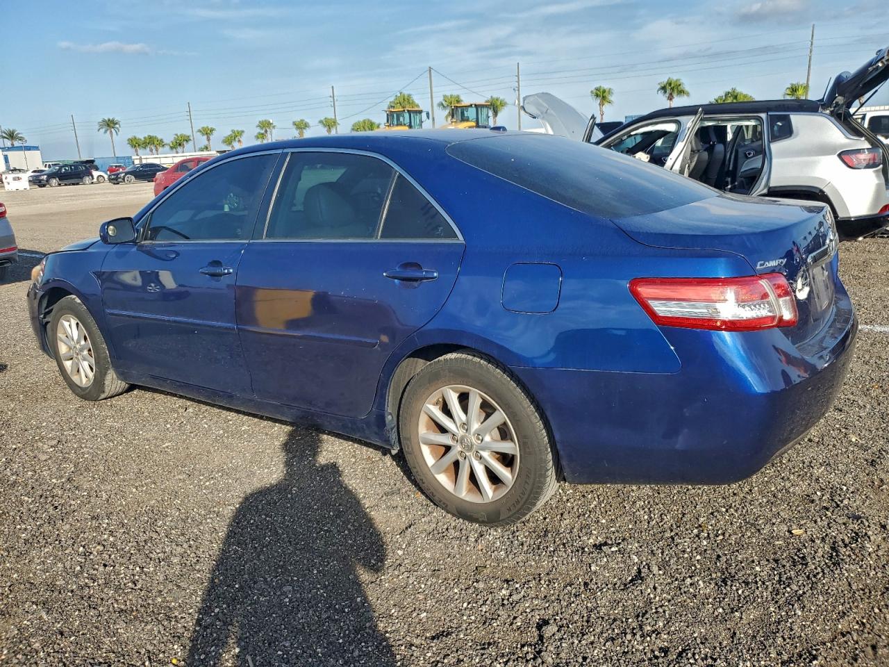 2011 TOYOTA CAMRY BASE photo 2