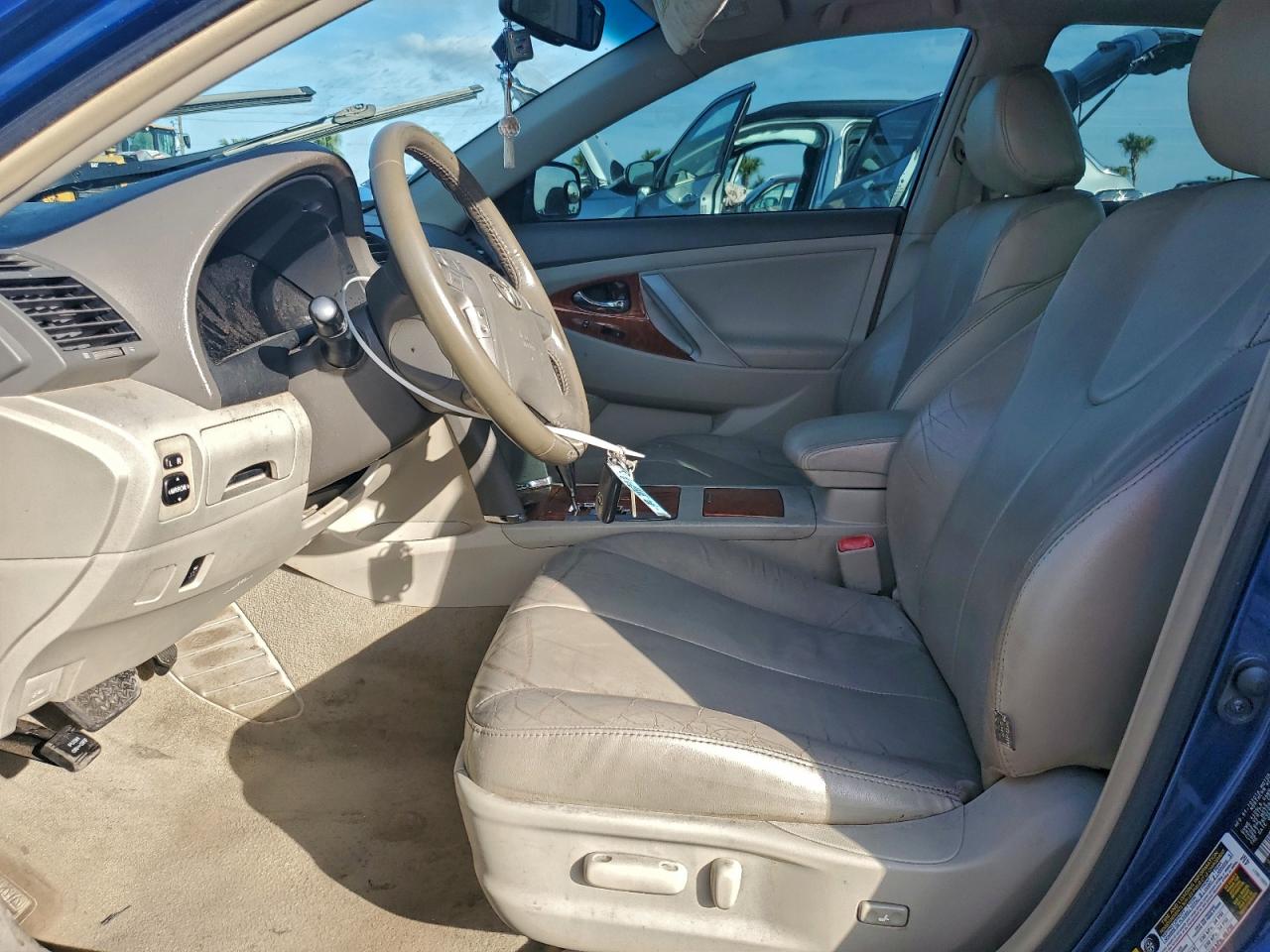 2011 TOYOTA CAMRY BASE photo 7