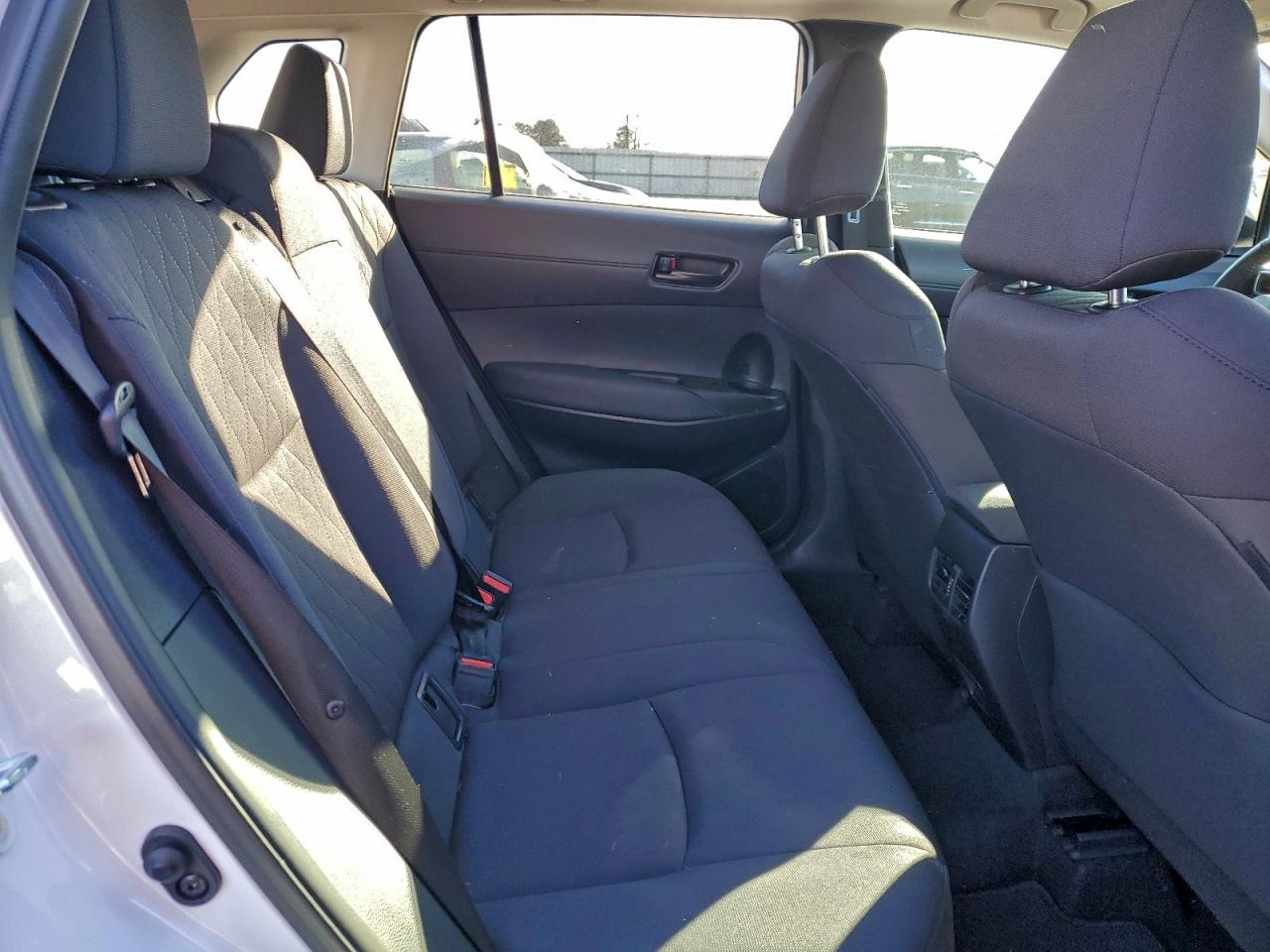 2024 TOYOTA COROLLA CROSS LE photo 21
