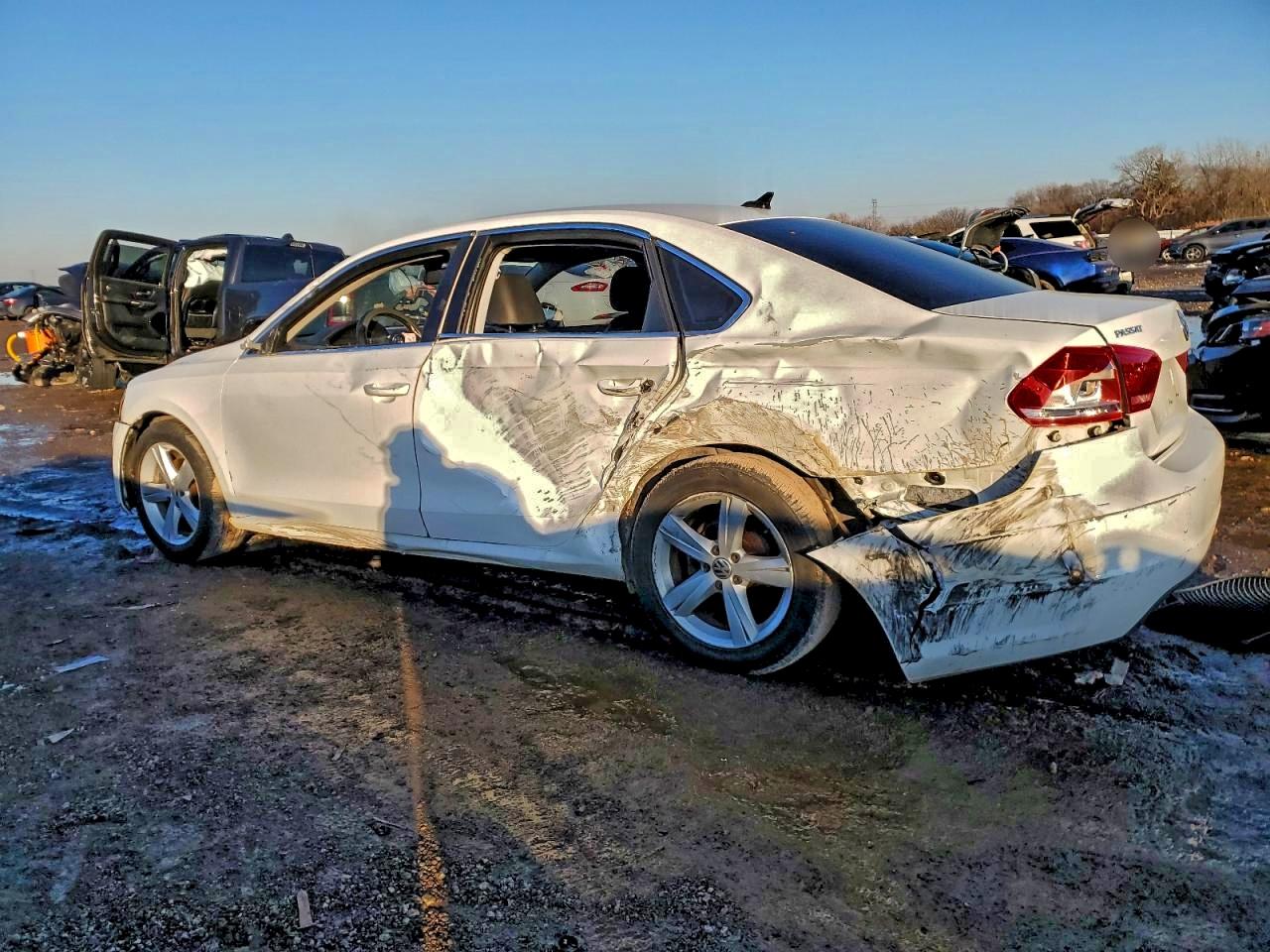 2012 VOLKSWAGEN PASSAT SE photo 3