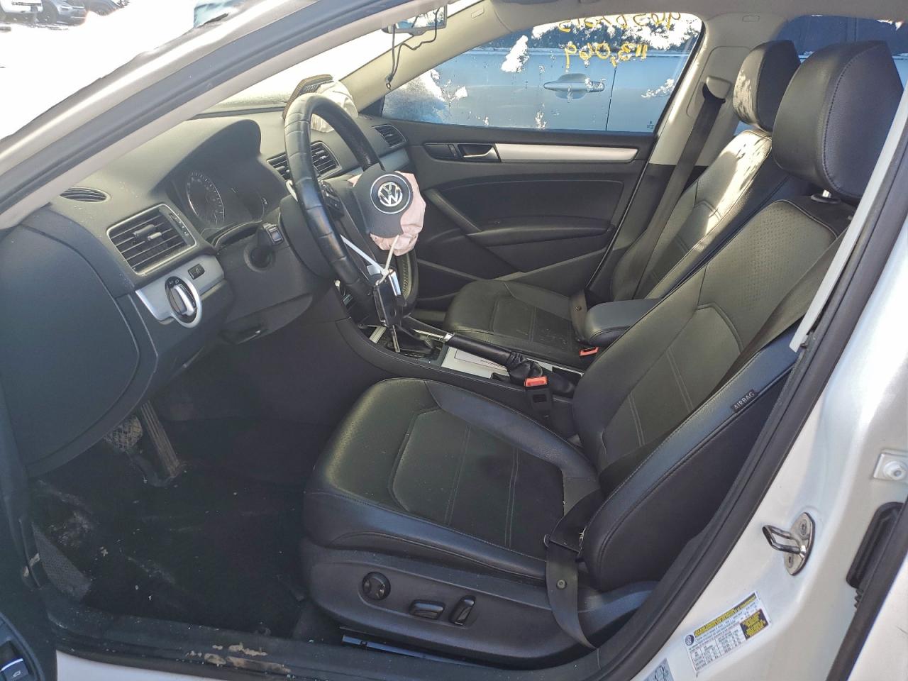 2012 VOLKSWAGEN PASSAT SE photo 13