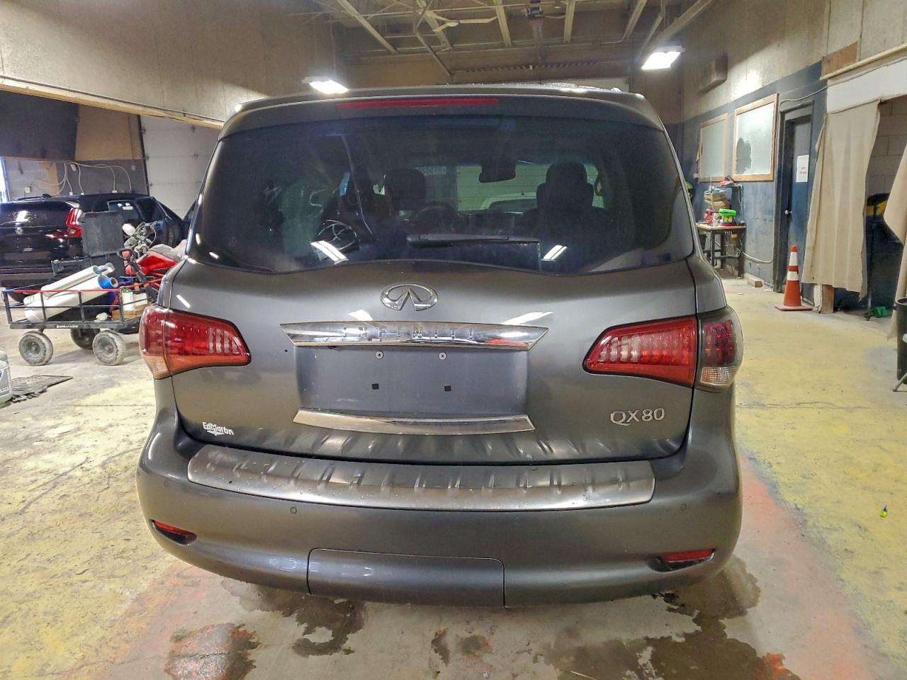 2017 INFINITI QX80 BASE photo 6