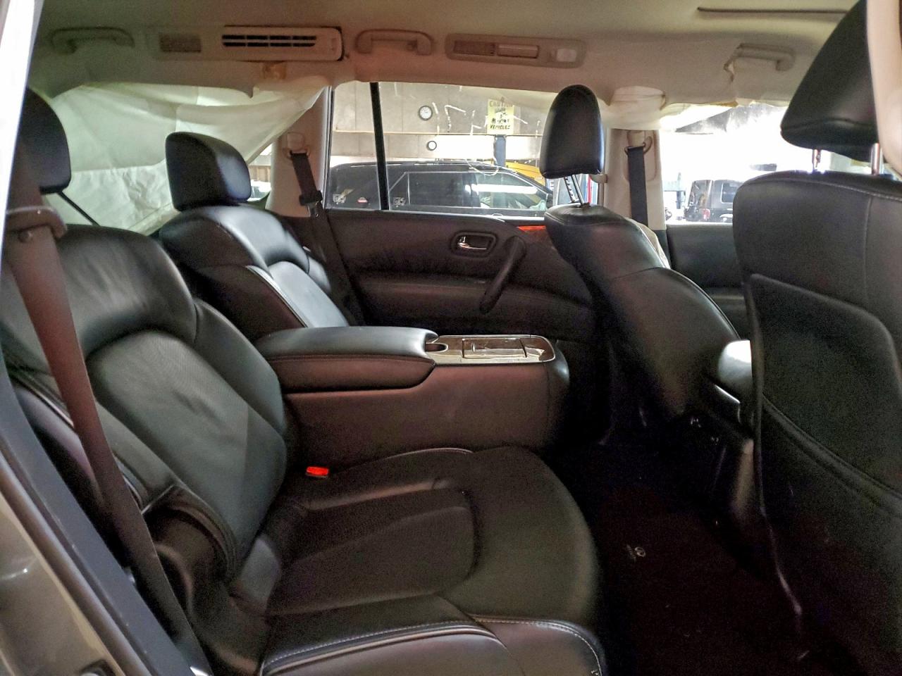 2017 INFINITI QX80 BASE photo 11