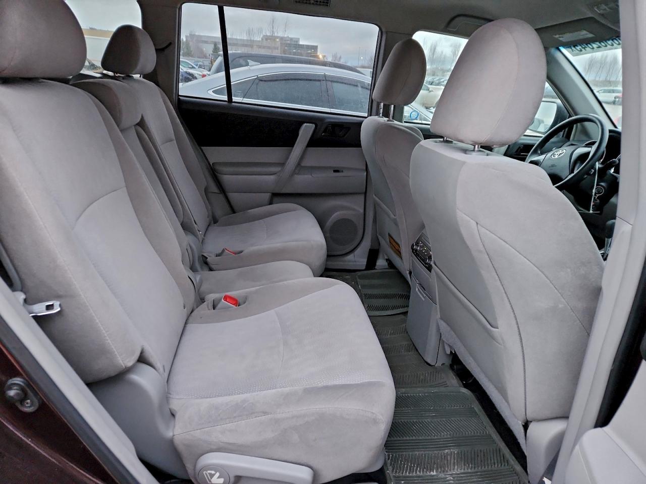2013 TOYOTA HIGHLANDER BASE photo 11