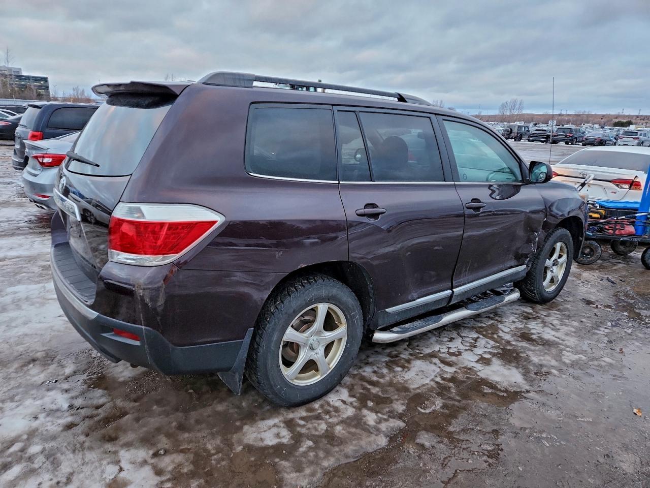 2013 TOYOTA HIGHLANDER BASE photo 3