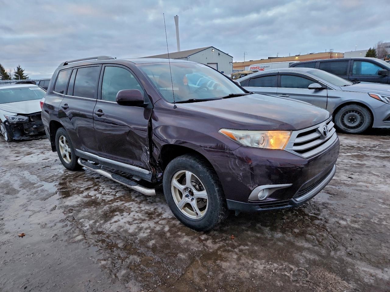 2013 TOYOTA HIGHLANDER BASE photo 4