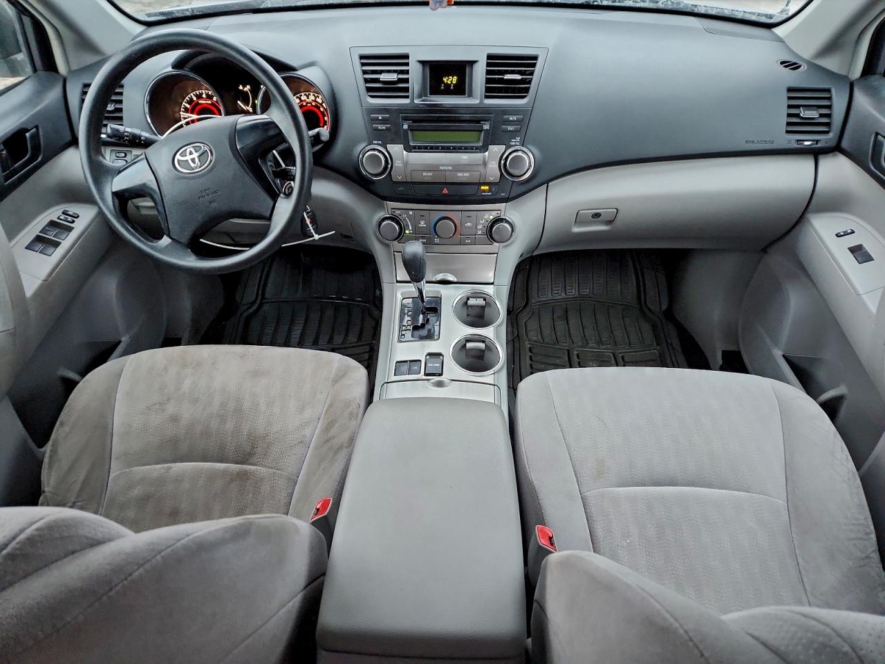2013 TOYOTA HIGHLANDER BASE photo 8