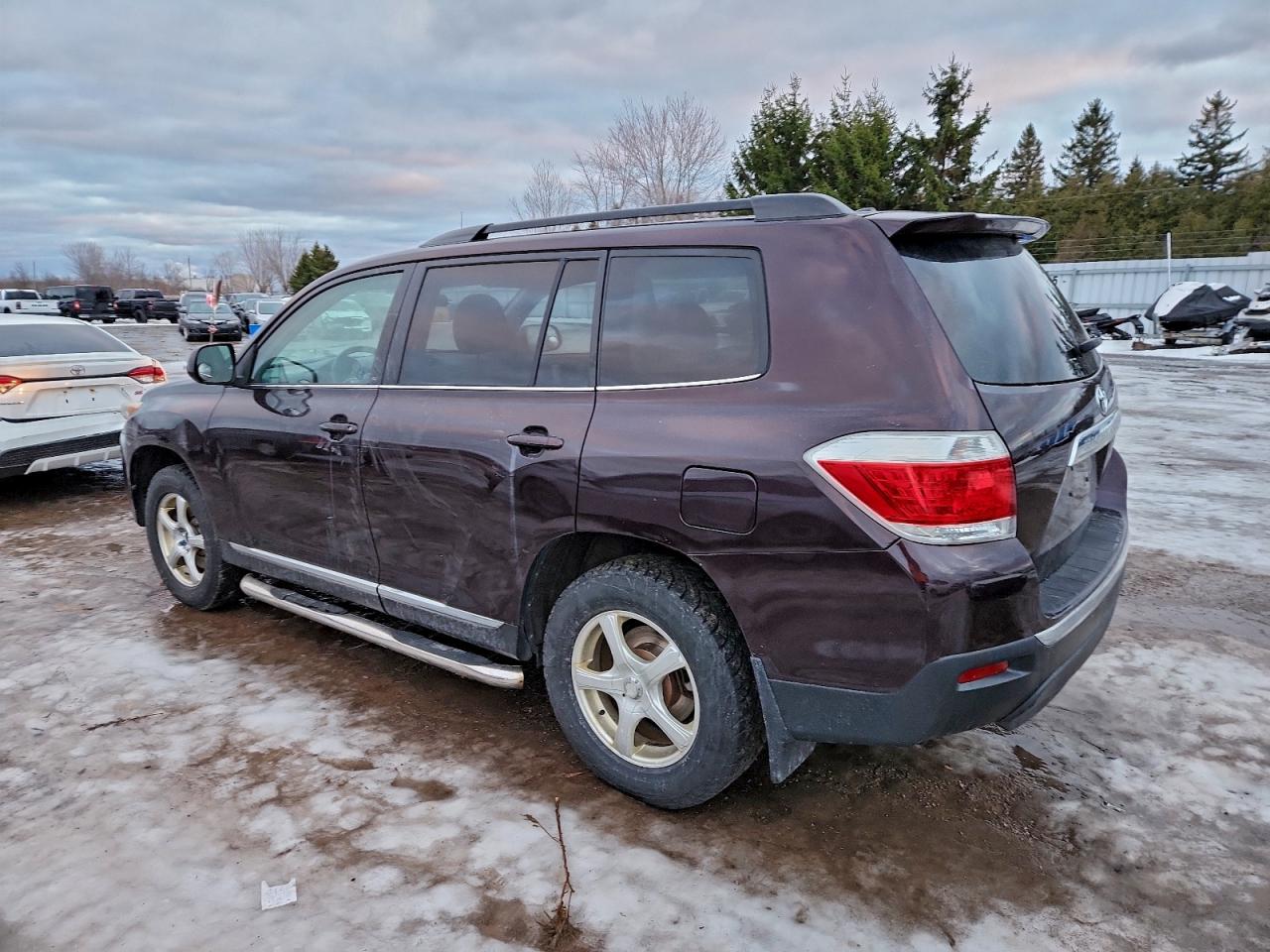 2013 TOYOTA HIGHLANDER BASE photo 2