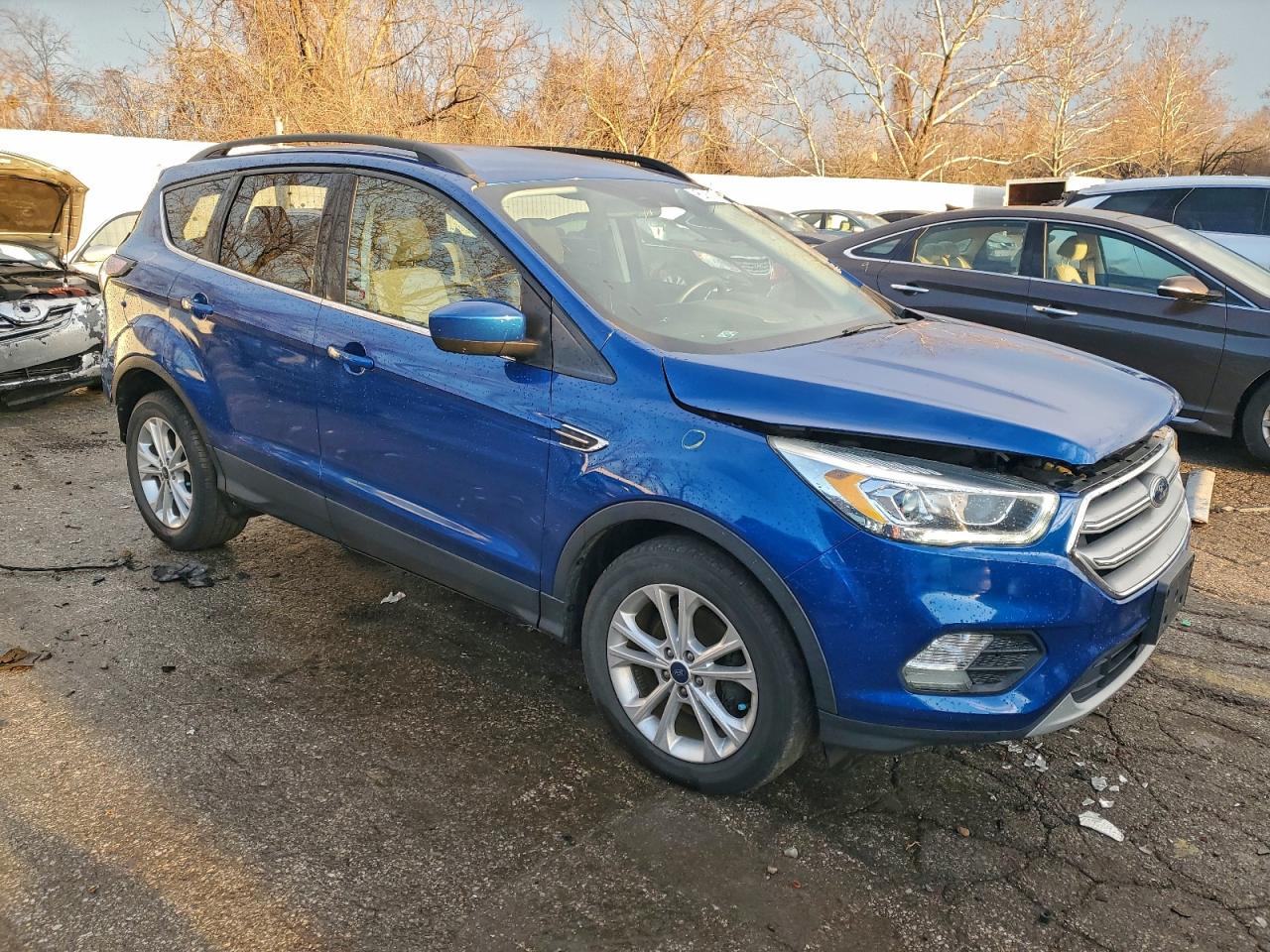 2017 FORD ESCAPE SE photo 4
