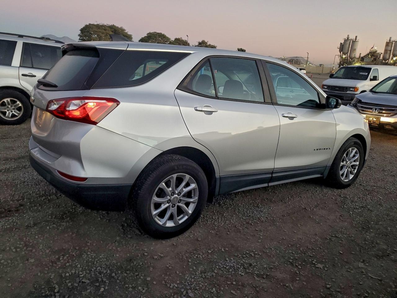 2020 CHEVROLET EQUINOX LS photo 3