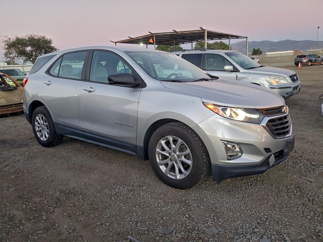 2020 CHEVROLET EQUINOX LS photo 4