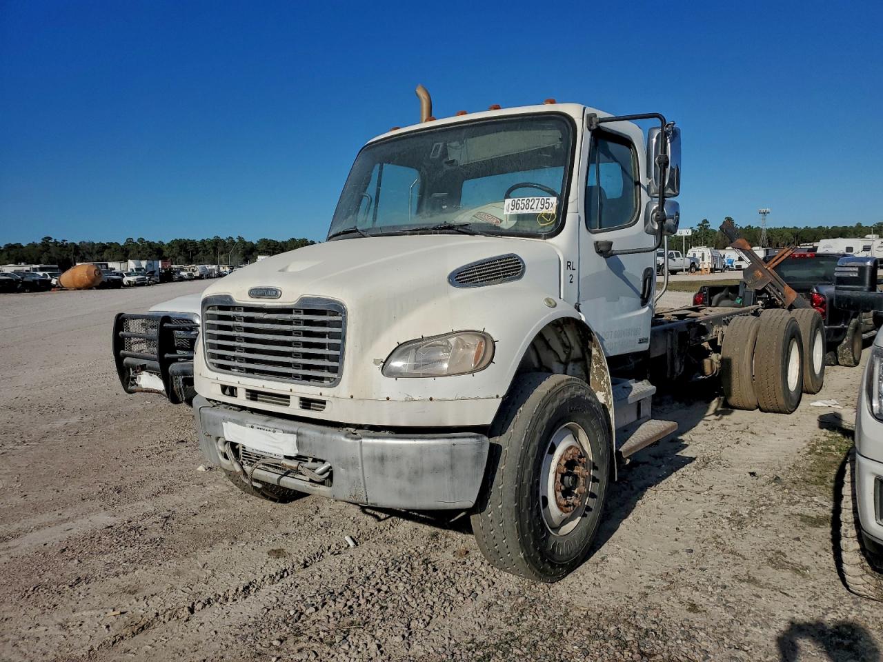 2010 FREIGHTLINER BUSINESS CLASS M2 TRUCK CAB ANDCHASSIS photo 3
