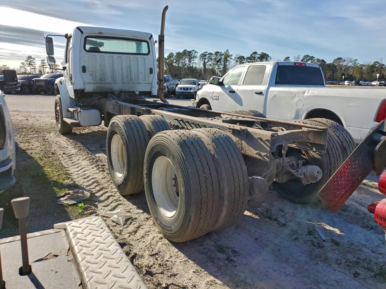 2010 FREIGHTLINER BUSINESS CLASS M2 TRUCK CAB ANDCHASSIS photo 5