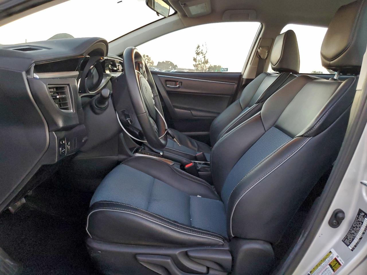 2015 TOYOTA COROLLA L photo 7