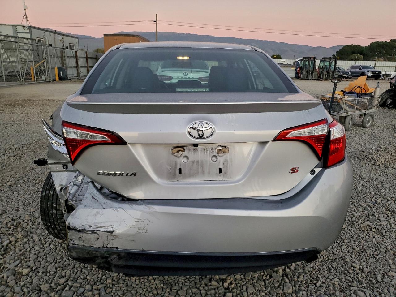 2015 TOYOTA COROLLA L photo 6