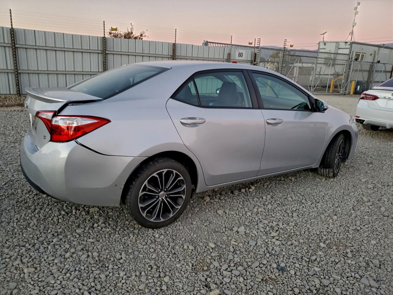 2015 TOYOTA COROLLA L photo 3