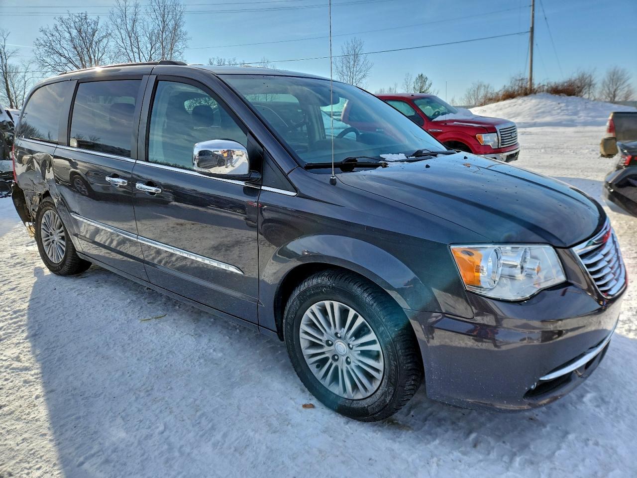 2015 CHRYSLER TOWN & COUNTRY TOURING L photo 4