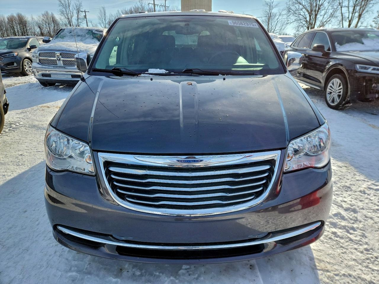 2015 CHRYSLER TOWN & COUNTRY TOURING L photo 5