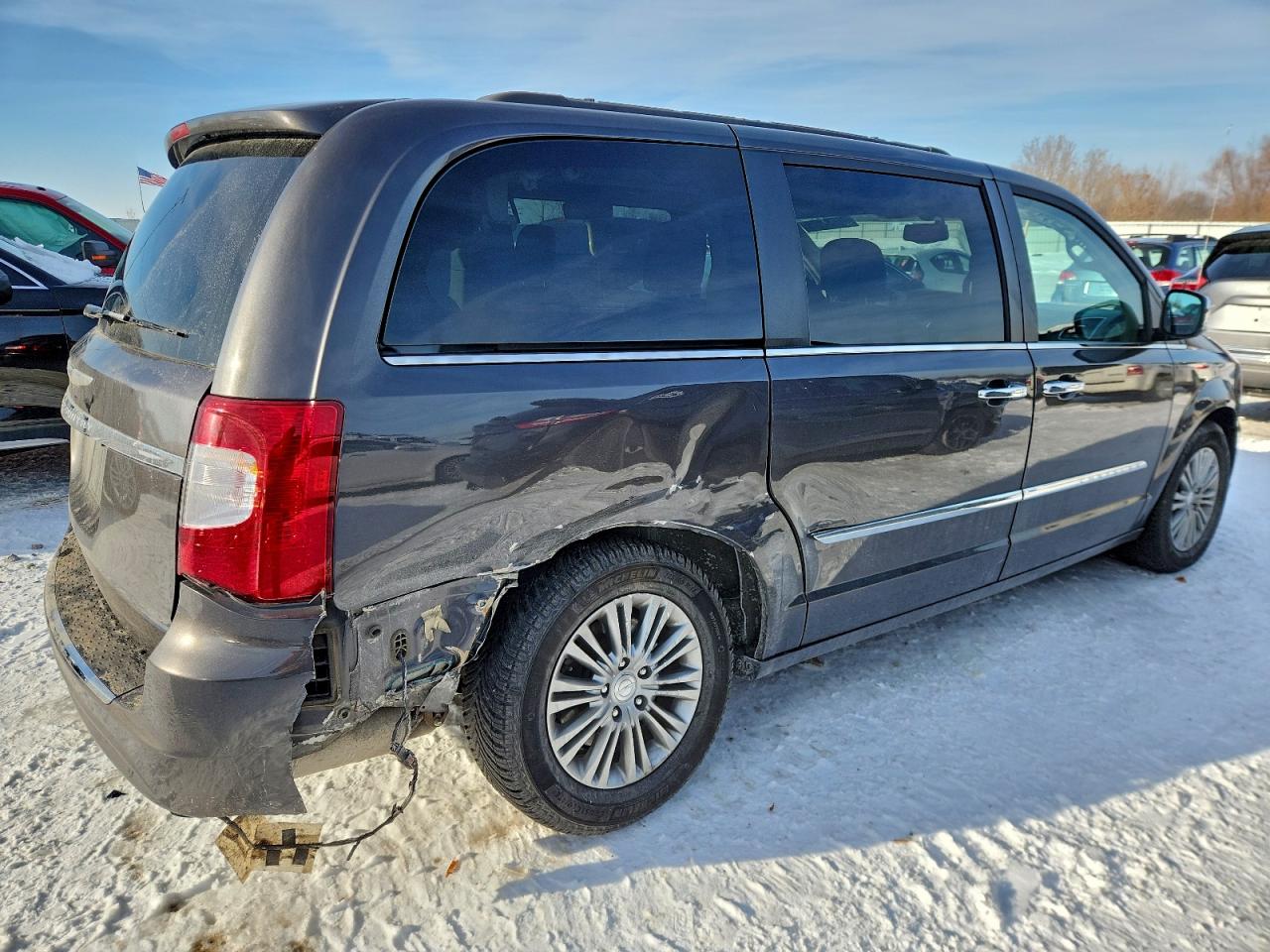 2015 CHRYSLER TOWN & COUNTRY TOURING L photo 3