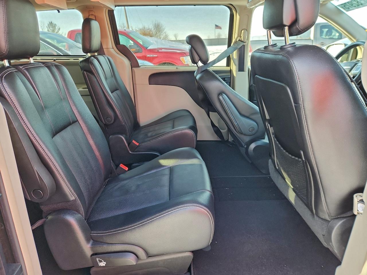 2015 CHRYSLER TOWN & COUNTRY TOURING L photo 11