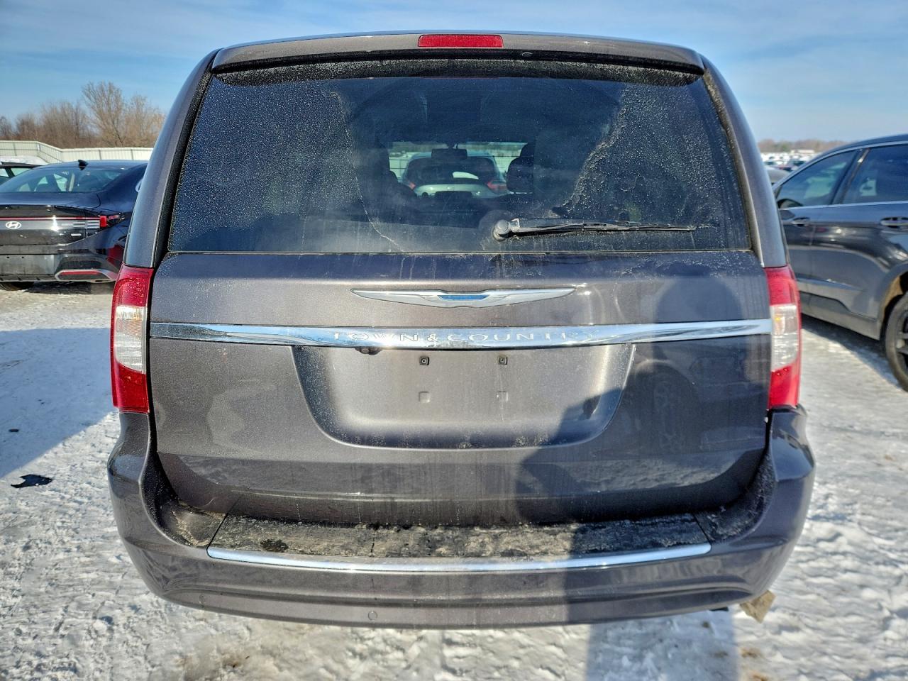 2015 CHRYSLER TOWN & COUNTRY TOURING L photo 6