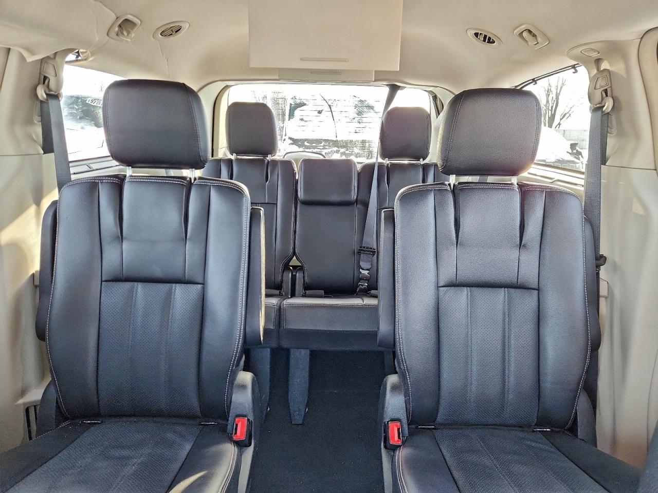 2015 CHRYSLER TOWN & COUNTRY TOURING L photo 10