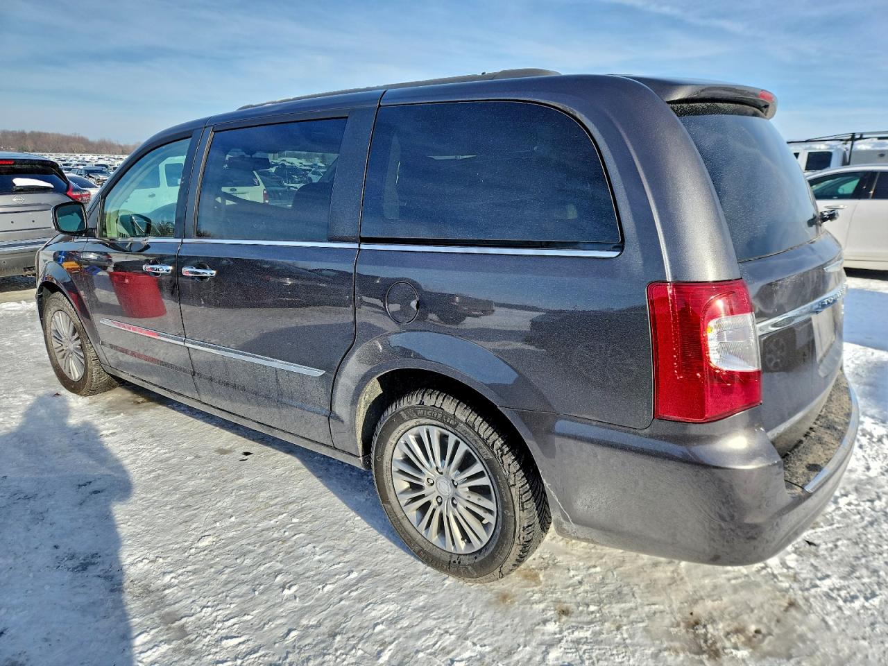 2015 CHRYSLER TOWN & COUNTRY TOURING L photo 2