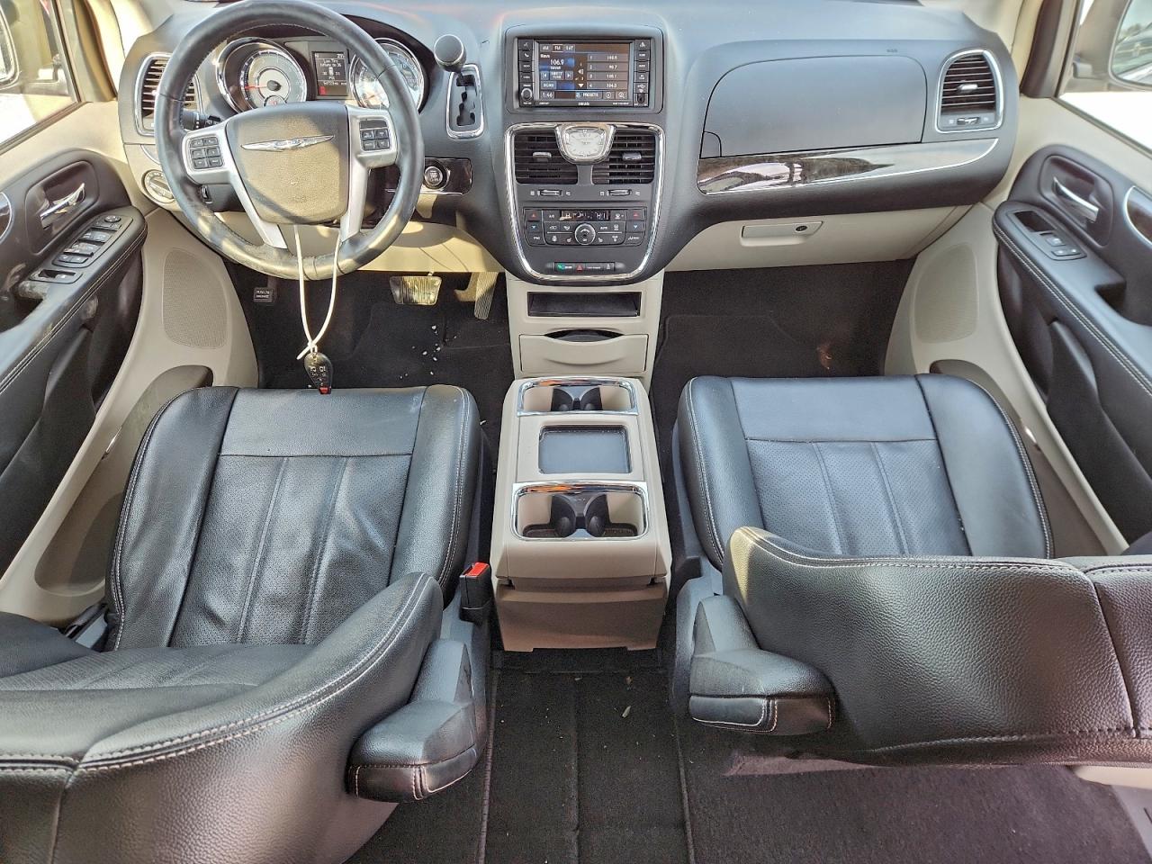 2015 CHRYSLER TOWN & COUNTRY TOURING L photo 8