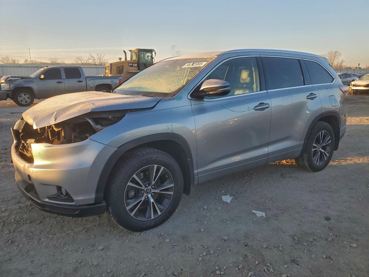 2016 TOYOTA HIGHLANDER
