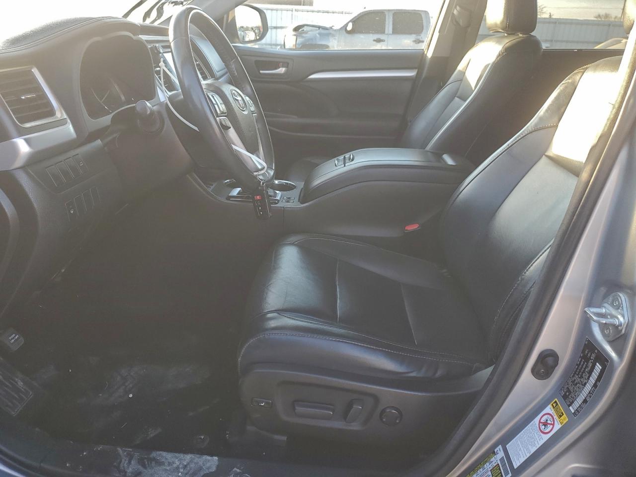 2016 TOYOTA HIGHLANDER XLE photo 7
