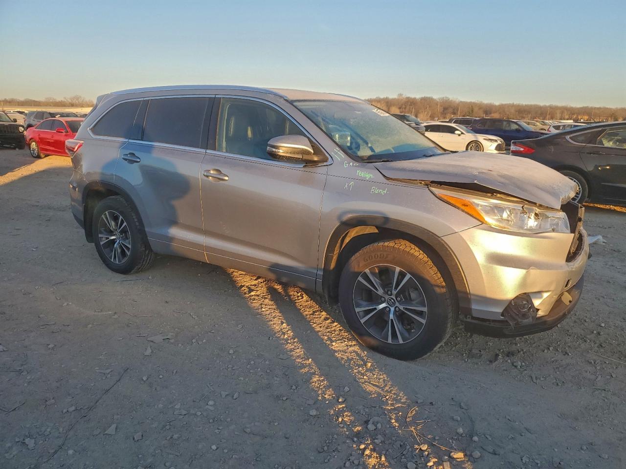 2016 TOYOTA HIGHLANDER XLE photo 4