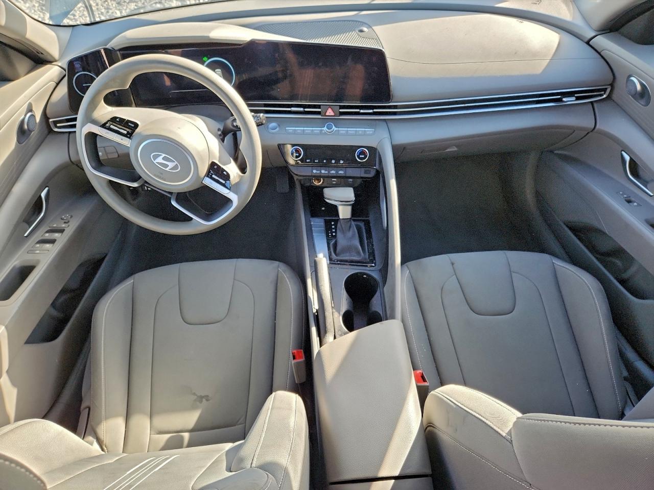 2024 HYUNDAI ELANTRA SEL photo 8
