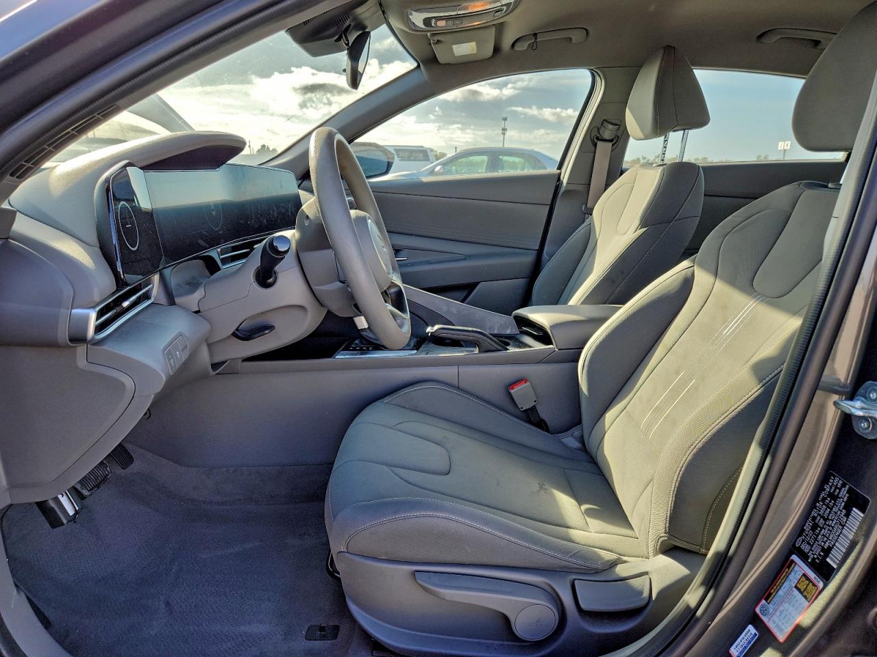 2024 HYUNDAI ELANTRA SEL photo 7