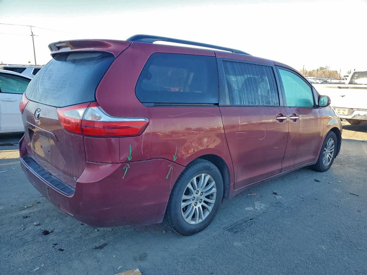 2015 TOYOTA SIENNA XLE photo 3