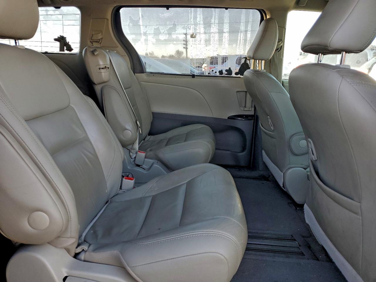2015 TOYOTA SIENNA XLE photo 11
