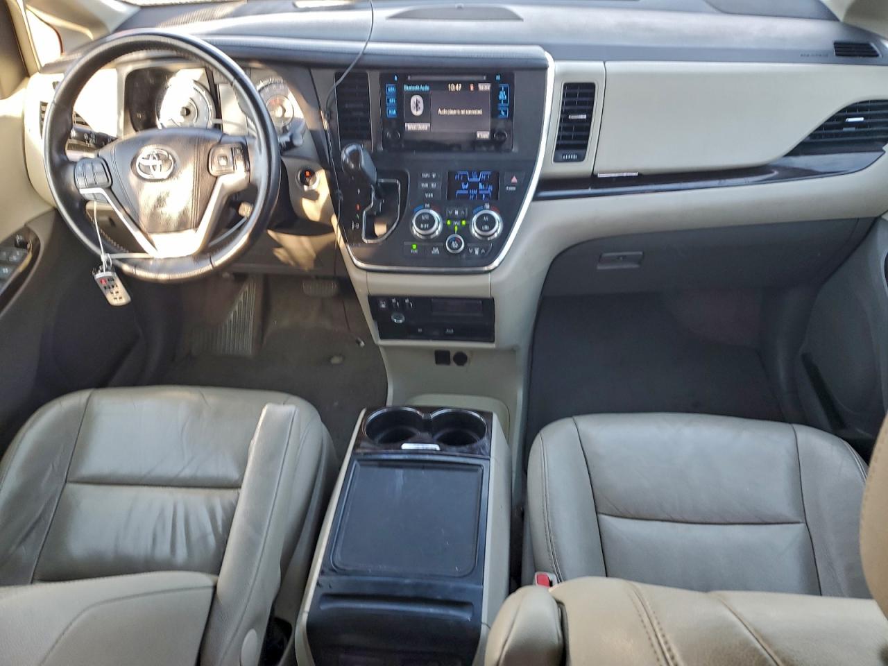 2015 TOYOTA SIENNA XLE photo 8