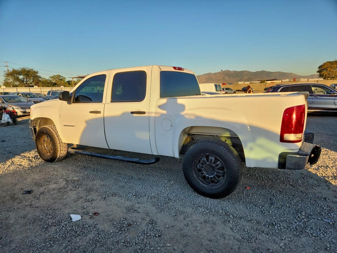 2011 GMC SIERRA C1500 photo 2