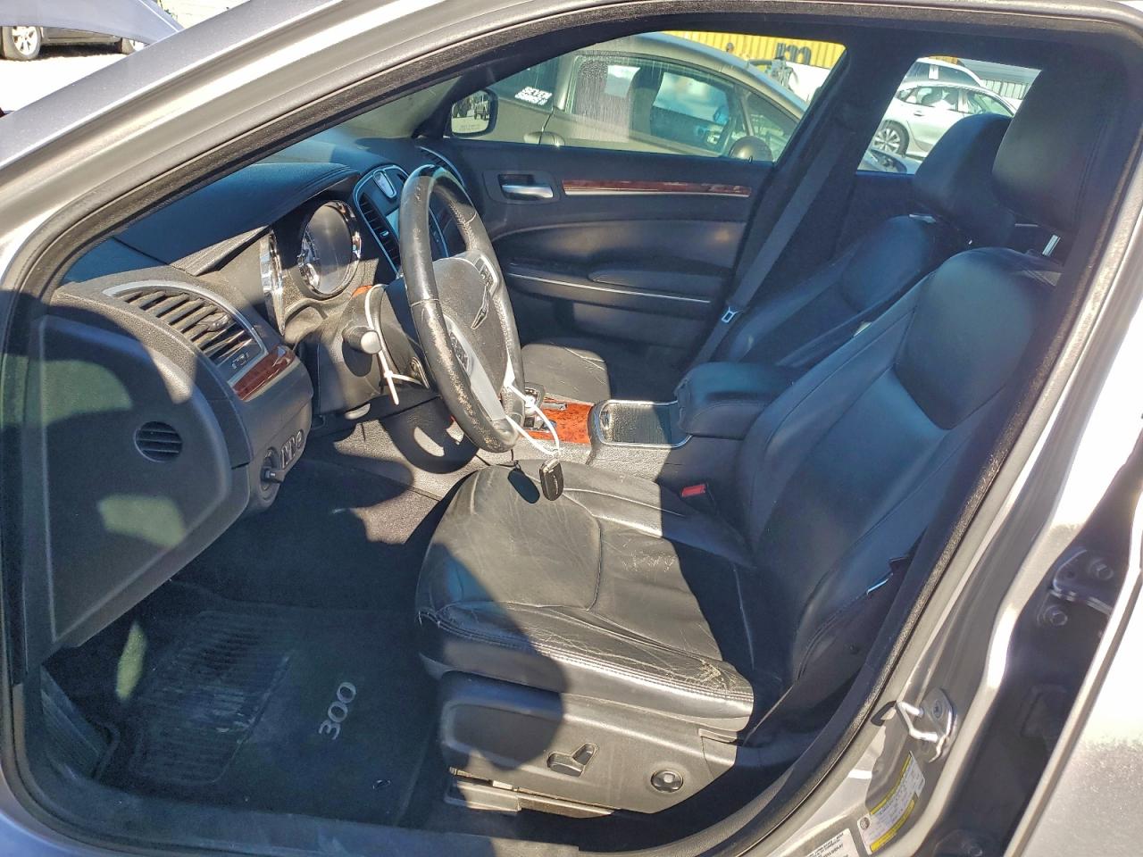 2014 CHRYSLER 300 photo 7