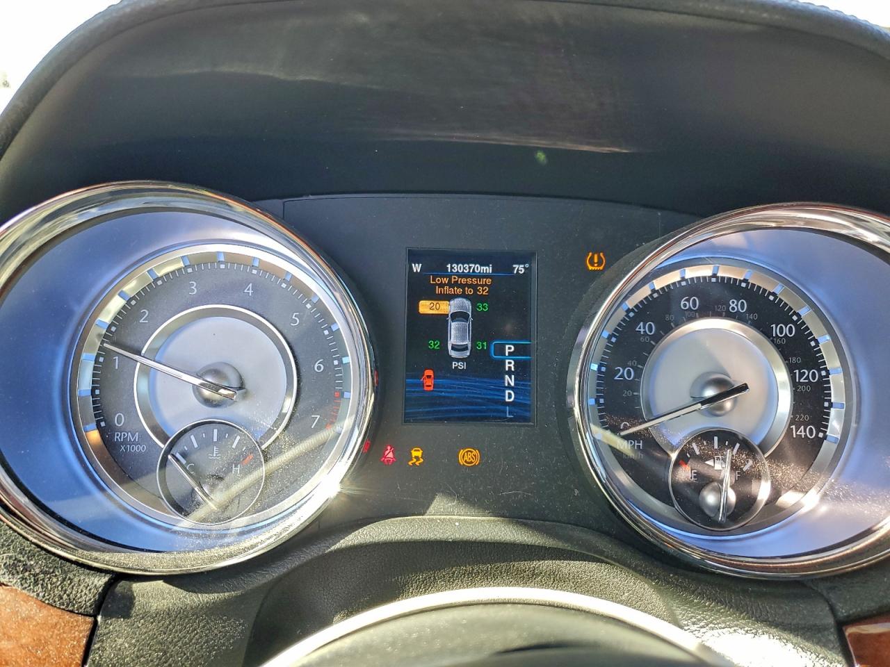 2014 CHRYSLER 300 photo 9
