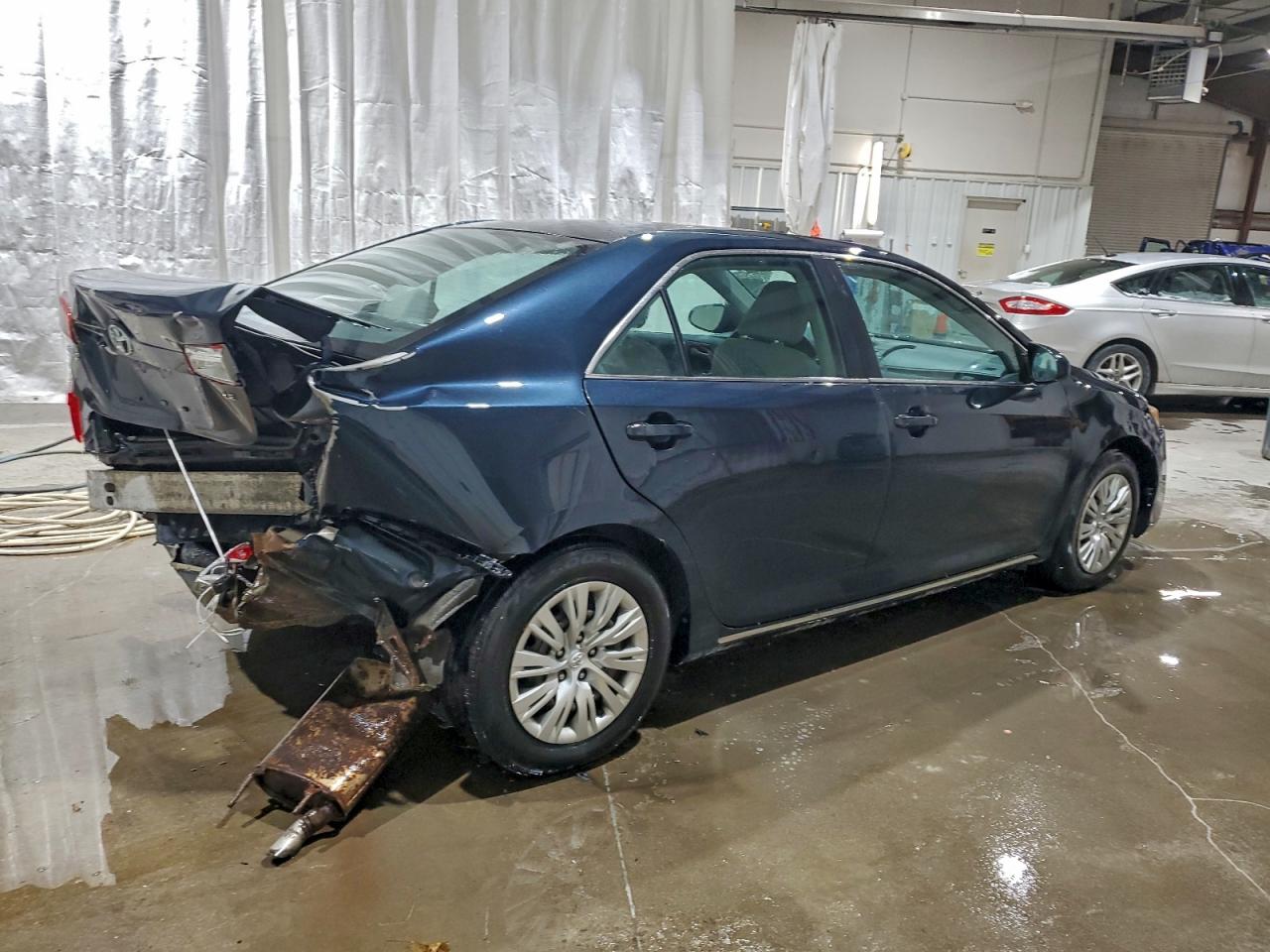 2014 TOYOTA CAMRY L photo 3