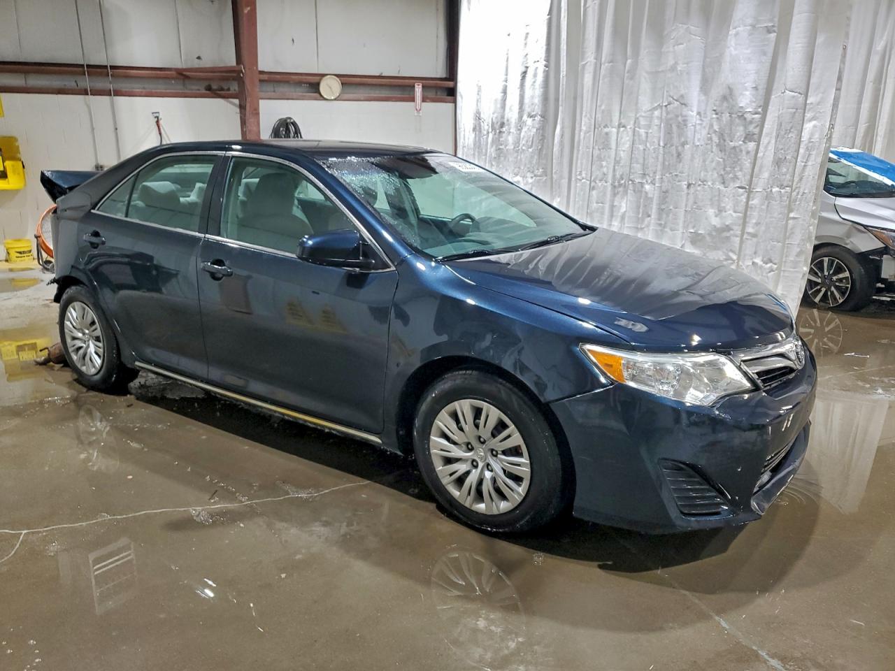 2014 TOYOTA CAMRY L photo 4