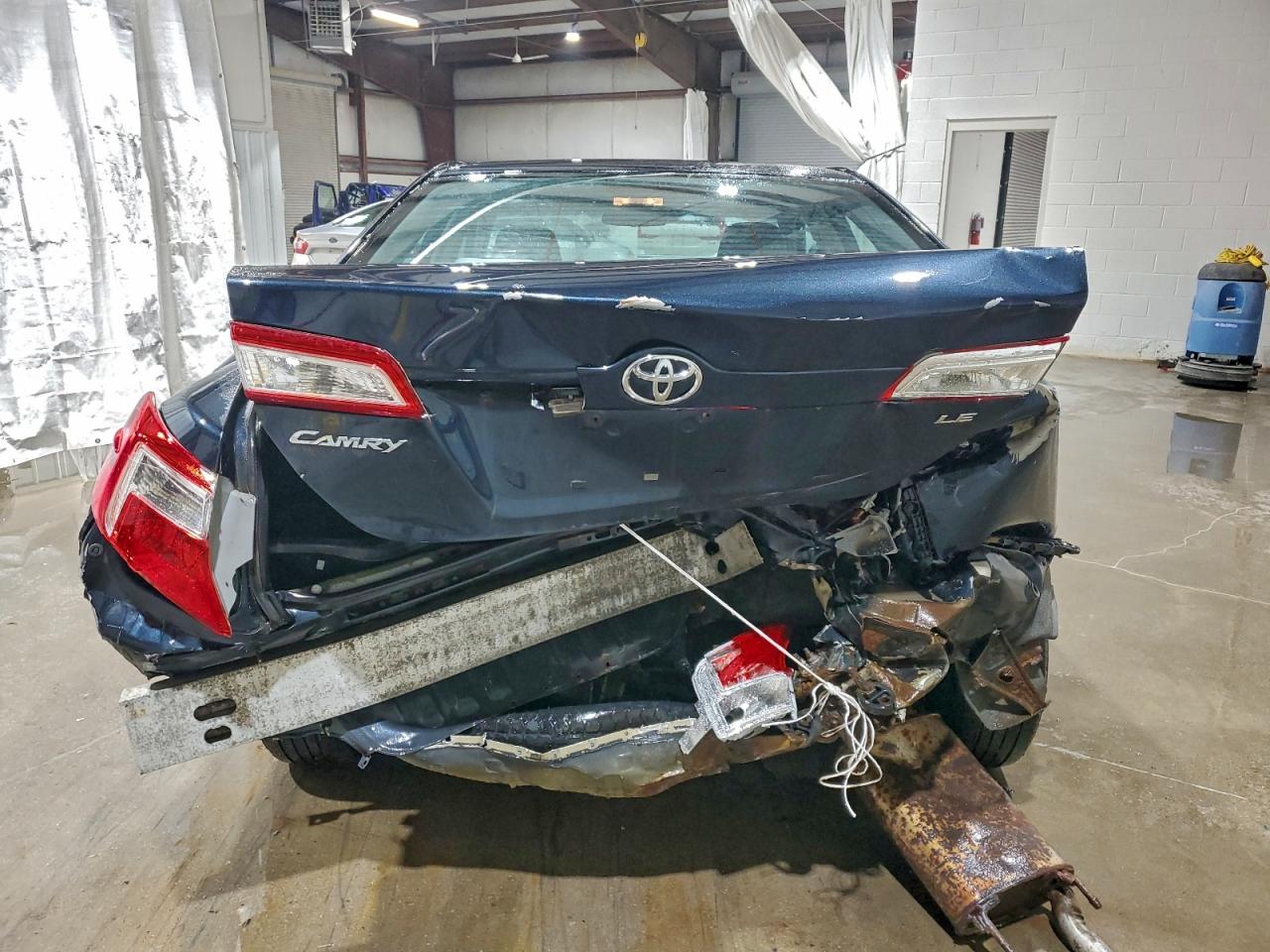 2014 TOYOTA CAMRY L photo 6