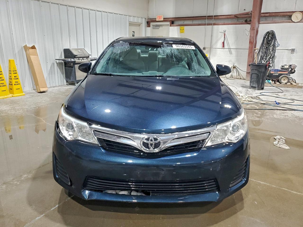 2014 TOYOTA CAMRY L photo 5